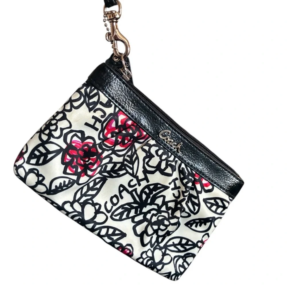 COACH Poppy Wristlet